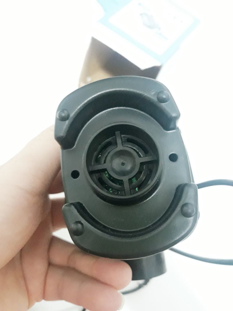 Tặng shop 3* vì tinh thần giao hàng mùa dịch covid, dù dịch nhưng vẫn giao đc, giao nhanh. Còn về sp không đúng mô tả, không đúng model, mình bán sao thì nên nói vậy, nên trung thực mới tồn tại đc. khách cảm thấy hợp lý thì mua, không thì thui. Sp đăng hình 1 loại, giao 1 loại khác, bán không có tâm gì hết. Sp đăng loại công suất lớn 150w, giao loại 50w, đủ phụ kiện. Loại bơm thực tế nhận đc giá rẻ hơn loại trên sản phẩm đăng . Bơm yếu nhưng cũng bơm đc nhưng hơi lâu, bơm phao nếu bơm qua van thì không ổn lắm, gỡ van ra mới mạnh. Do sp giá trị nhỏ nên để dùng chứ cũng k muốn đổi trả. Tiki nên tăng cường kiểm soát nhà bán, mặc dù có khó khăn nhưng thanh lọc để ngày càng có nhiều khách !!