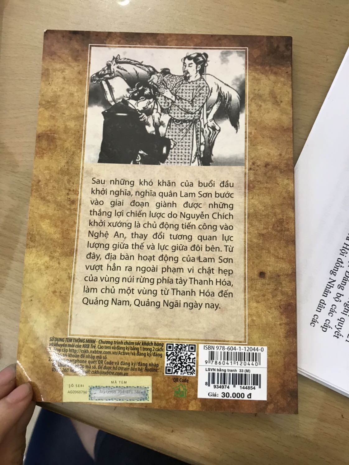 Một cách tiếp cận kiến thức lịch sử mới. Sách vẽ minh hoạ rất đẹp. Nội dung cũng được biên tập ngắn gọn, dễ hiểu hơn với độ tuổi của các bạn nhỏ. Cần có thêm nhiều bộ sách có nội dung tương tự, giúp các bạn nhỏ học lịch sử đc dễ dàng hơn.