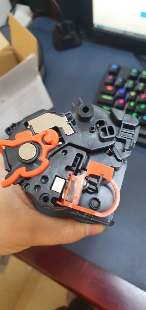 Hàng nhận được không đúng theo thông tin và mẫu mã, hàng đặt loại có lỗ nạp mực. Nhưng nhận hàng thì không có