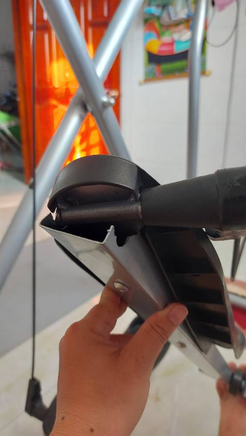 Mua về sử dụng rất ít nhưng được 4 tháng đã hư. Sản phảm sử dụng kêu cót két rất to gây khó chịu.