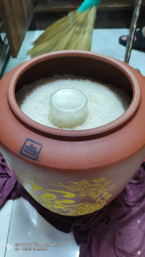 Mọi cái đều hoàn hảo từ đóng gói, giao hàng và chất lượng sản phẩm. Tuy nhiên người bán không kiểm tra trước khi đóng gói. Tôi đặt loại 15kg, nhưng sản phẩm chỉ chứa chưa được 10kg đã đầy, thật sự không hài lòng chút nào vì không đạt yêu cầu đã sắp xếp. Hình ảnh là 8kg gạo