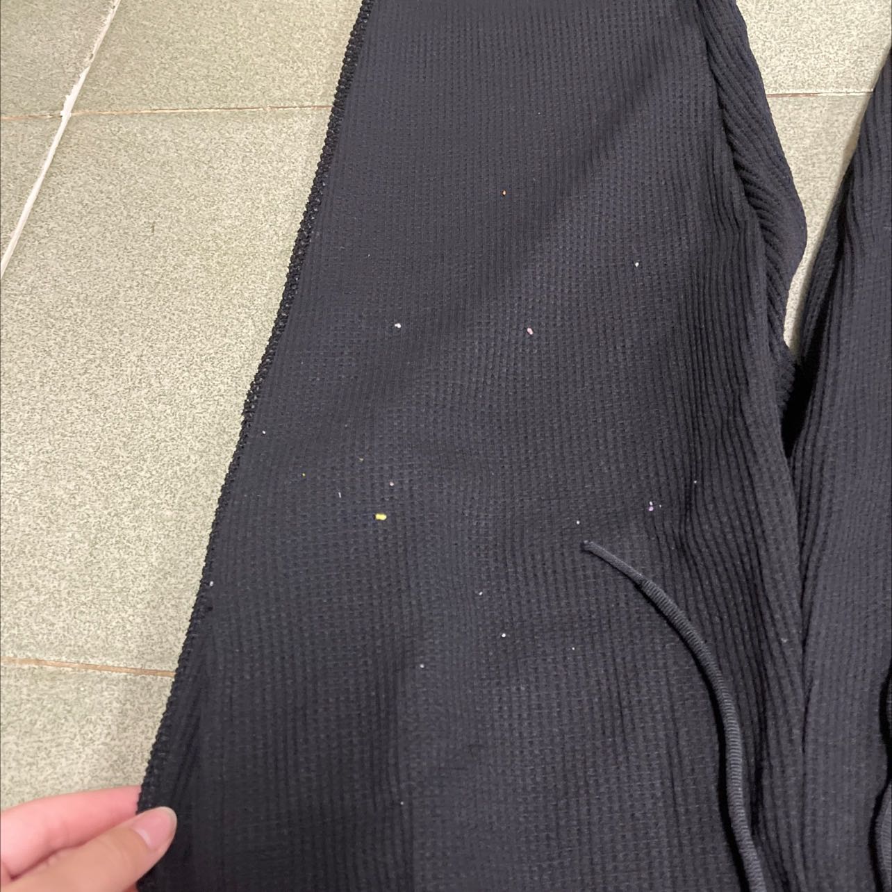 Quần có dây thun tuy đẹp nhưng hơi dính những thứ gì đó , quần thứ 2 quần phối lười cũng rất đẹp , nói chung là ưng nhưng chưa thử Quần có dây thun tuy đẹp nhưng hơi dính những thứ gì đó , quần thứ 2 quần phối lười cũng rất đẹp , nói chung là ưng nhưng chưa thử