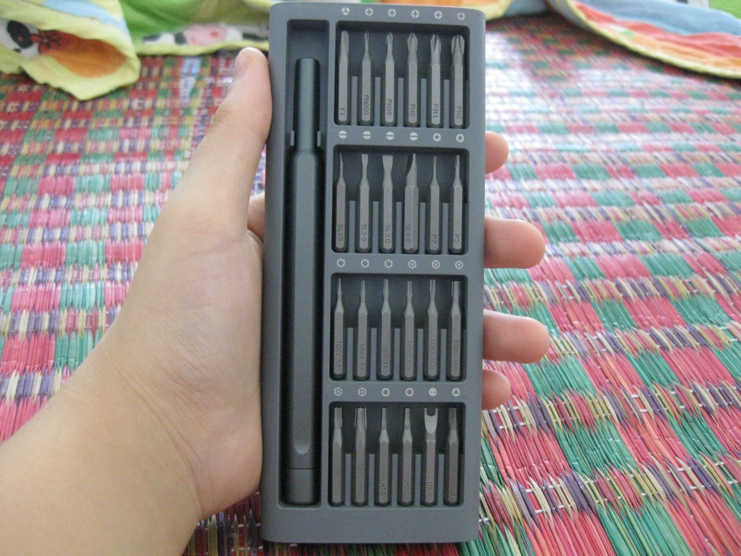 Xiaomi quá ngon và xịn, cầm rất chắc tay trông rất chuyên nghiệp khi vọc ổ cứng cũ của mình, quả là đẳng cấp sang trọng với giá rất rẻ. Nên mua cái bộ vít này khi sửa chữa đồ kỹ thuật nào đó... 5 sao luôn:D
Thanks Tiki nhiều.