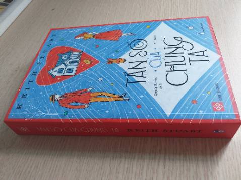 Sách mới, thơm. Không bị méo hay dập sách gì hết. Giao hàng nhanh trong 2 ngày là tới. Hôm mình mua sale 40% nên vui lắm. Dạo này cuốn này đang hot được nhiều người review quá nên cũng mua về để đọc. Sau khi đọc xong nhất định sẽ có review🔥