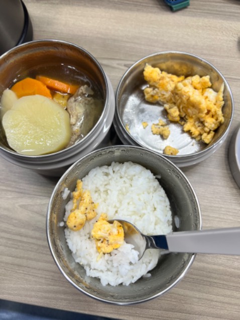 Giữ nhiệt siêu lâu lun, to, đẹp, có túi mang đi rất tiện