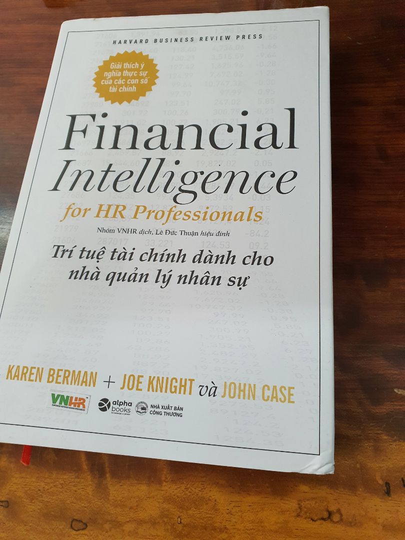 Sách bỏ vào hộp quá khít nên bị dập góc, yêu cầu trả hàng, gửi lại cuốn mới