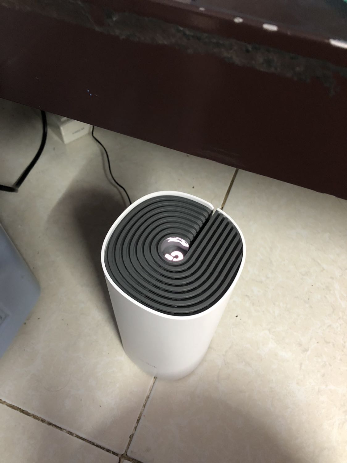 Mạng wifi nhà mình mạnh thấy rõ, lúc trước chỉ đo đc cao nhất 50 mbps, nay lên hơn 400 mbps, ai mạng nhà yếu nên mua, đáng tiền, còn bền ko thì xài lâu mới biết dc