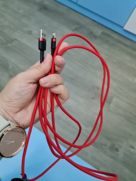 Sạc nhanh, chưa thử truyền dữ liệu nên mình chưa rõ. Dây đẹp, chắc chắn, hoàn thiện tốt, đáng mua nha