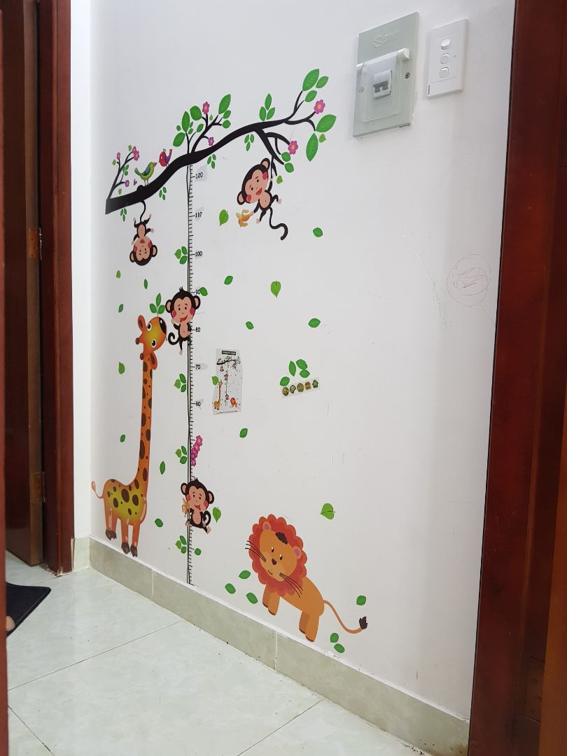 Decan đẹp, mình và bé nhà mình rất thích. Nhưng do ko để ý nên dán nhầm thước đo chiều cao. Mọi người mua về dán nên để ý kỹ nhé. Chiều cao từ 60cm trở lên nên chừa phía dưới cho đúng kích thước.