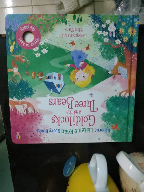 Sách mới, đẹp, nhưng âm thanh rất bé, rè, nghe không rõ. Mình đã thử thay pin khác nhưng không phải do lỗi pin mà lỗi ở sách. Tiki liên hệ đổi hàng giúp mình nhé