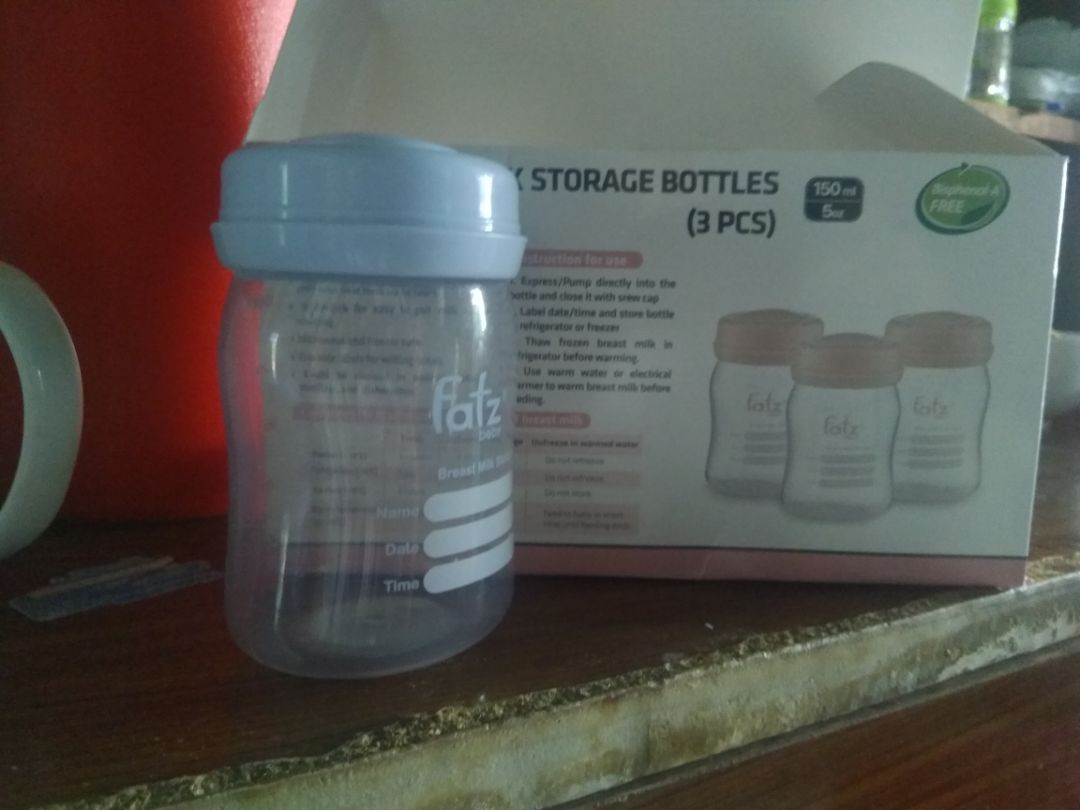 Mình đặt mua 12/10/2021 nhưng giao 16/10/2021 là một điểm thích nhất, nhân viên giao hàng nói 99k mình đưa 500k thôi lại 301 k, dù có 1 k nhân viên giao hàng vẫn thối lại, Giao hàng đến trước cửa nhà ko cần chỉ đường, đến xong gọi ra nhận liền ko bắt mình đợi lâu, nhân viên lịch sự , hàng kiểm tra mới 100% , hàng đẹp, chất lượng, giá tốt, mình rất thích cách phục vụ của shop, của tiki, của nhân viên giao hàng, 100 điểm và 5 sao cho cả 3. sẽ mưa hàng mãi mãi nhe!!!