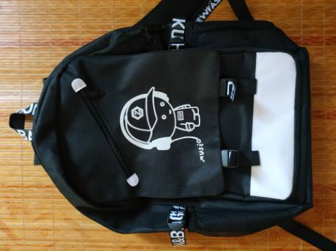 Cặp to, đẹp, rộng. Mua tặng em trai chuẩn bị lên cấp 2, bé rất thích.