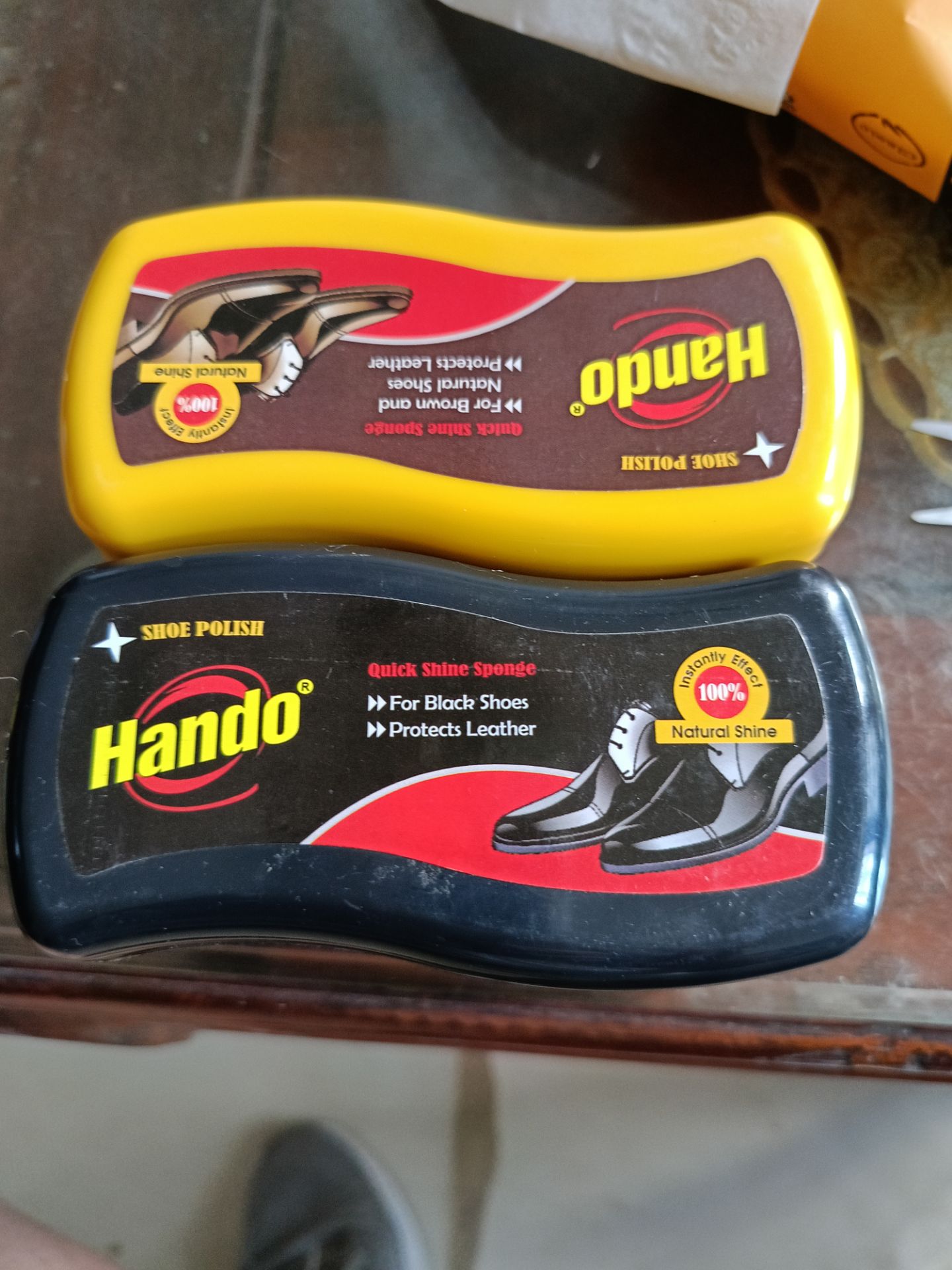 Đơn hàng là xi đánh giầy, shop gửi mút đánh giày . Shop làm ăn không thể chấp nhận được. Mọi người đừng mua ở shop này.