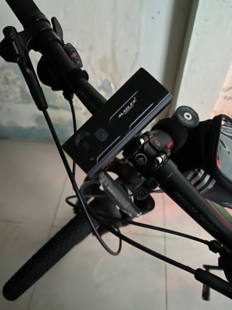 Đèn rất sáng. Lắp vào đi lúc tối trời yên tâm hơn hẳn.