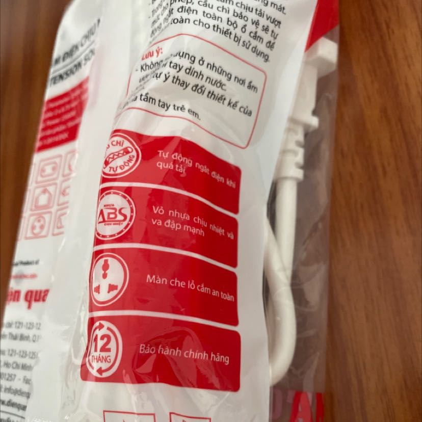 Ổ điện dày và nặng tay, dây 5m khá thoải mái mở rộng phạm vi truyền điện. 
Công tắc riêng từng chấu cắm và cầu chì tạo sự an toàn cao hơn hẳn, lại được bảo hành 12 tháng thì quá tuyệt!