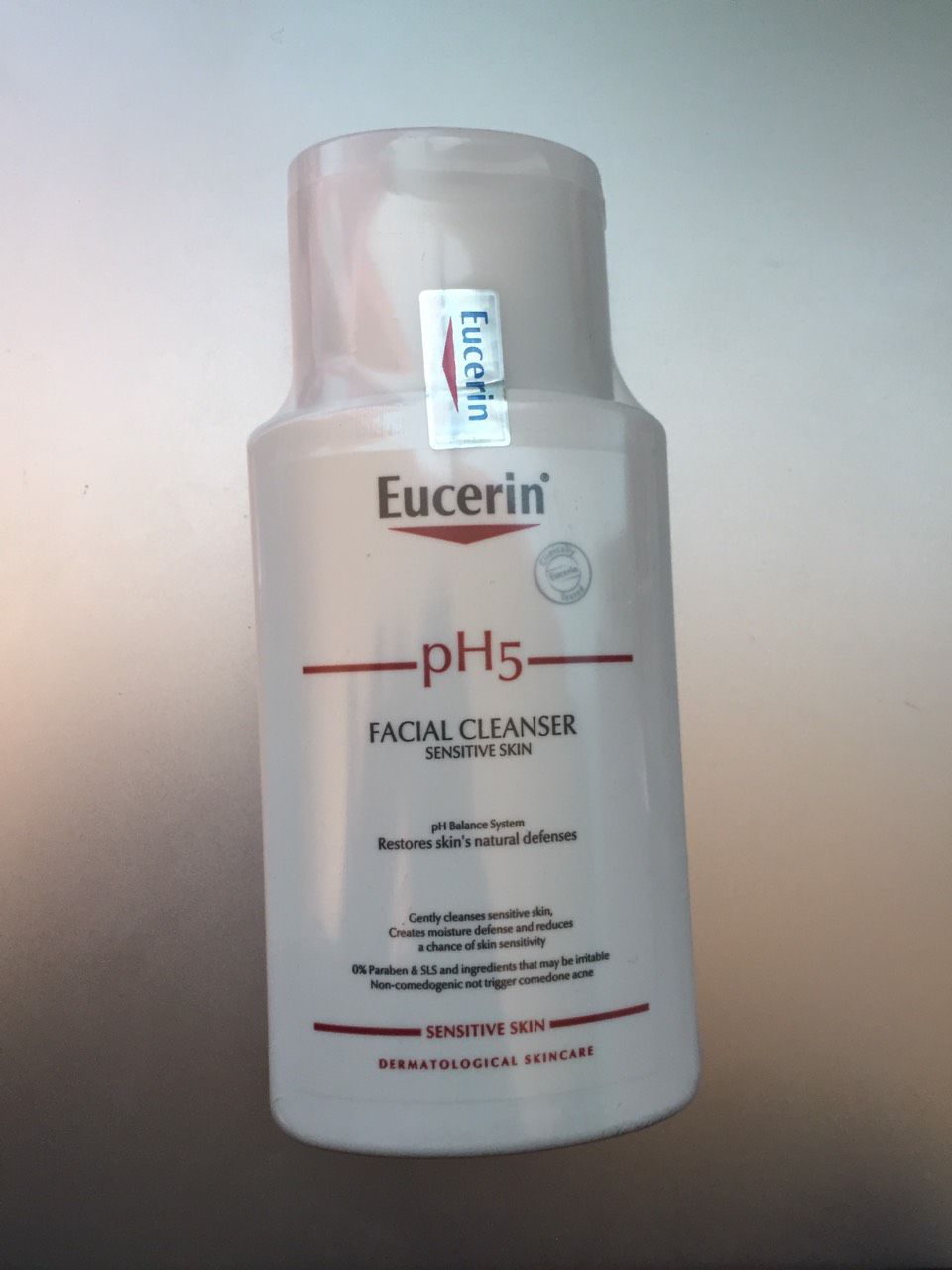 sản phẩm đúng với mô tả phù hợp với da nhạy cảm  chưa dùng nên không biết hiệu quả thể nào mọi người có thể mua thử ạ sản phẩm đúng với mô tả phù hợp với da nhạy cảm  chưa dùng nên không biết hiệu quả thể nào mọi người có thể mua thử ạ