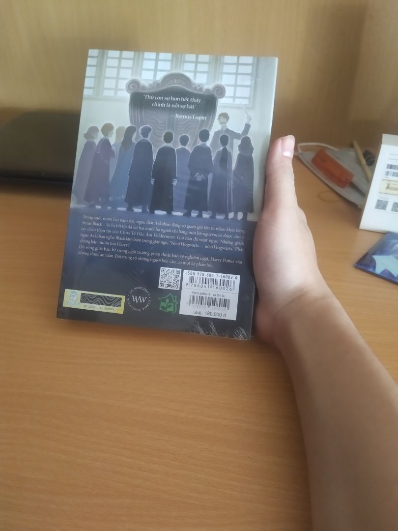 mặc dù tập này sale ít nhưng thật sự mình ko đợi được nữa rồi . Và đây em nó . về dịch vụ vận chuyển và chăm sóc khách hàng thì mình cho tiki 4,8 sao . Còn về sách và nội dung sách   , thì đố các bạn biết mấy sao .....haha 5sao cmnr  hay v luôn mọi người ơi