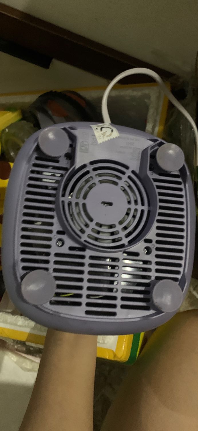 Sản phẩm rất ưng ý, thứ nhất: là cối thuỷ tinh; thứ 2: có nút chân không giữ chặt máy, máy xay ko bị lung lay hay rung lắc mạnh như các máy khác, thứ 3 xay rất nhanh và rất mịn, mình rất thích.