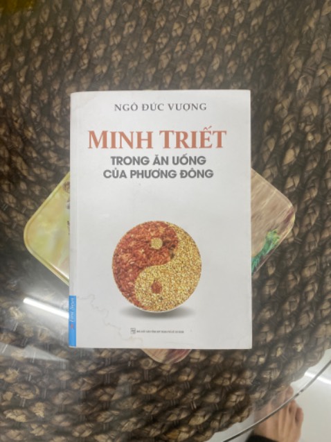 Một quyển sách hay, đầy giá trị với không ít những điều mới mẻ dành cho những bạn đọc quan tâm đến sức khoẻ thông qua cách ăn uống theo triết lý Phương Đông.
Biết ơn và cảm ơn tác giả, lương y Ngô Đức Vượng.
Sách đẹp, chất lượng tốt. Cảm ơn NXB Tổng Hợp, First News, Tiki.