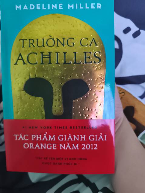 Cảm nhận đầu tiên của mình về sách là sách đẹp bìa được in nổi