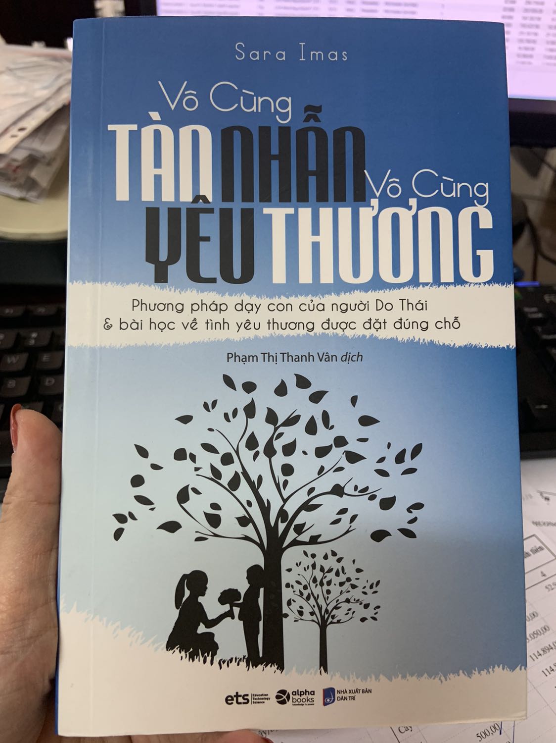 Sách mới, đẹp, giao hàng nhanh. Rất hài lòng