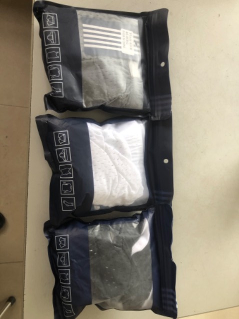 Ưu điểm: chất liệu vải co dãn tốt, thoáng mát, mặc vào quần giúp nâng đỡ bộ phận cơ thể không như quần lót thông thường toàn ép lại không thoải mái, rất phù hợp để mặc khi đi ngủ.
Nhược điểm: lúc mới mua thì quần có mùi hơi hắc nhưng hoàn toàn biến mất sau khi giặt. Vì chất liệu vải co dãn và lớp vải bên trong là máu trắng nên mỗi khi giặt thì cần giặt bằng tay để không làm hỏng chất vải. Giá thành hơi đắt nhưng chất lượng rất tuyệt vời
Đánh giá chung: 8.5/10