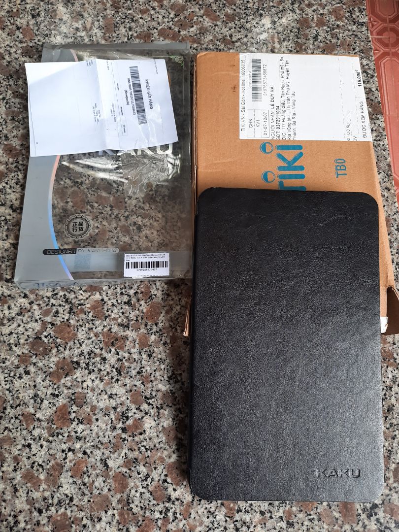 Chào shop,  Tôi có đặt hàng bao da cho máy tính bảng sam sung Tab A  10.1 -2016, nay đã nhận được sản phẩm.  Nhưng bao da nhỏ hơn máy tính của tôi 1cm,  vì vậy tôi đã chụp hình ảnh của sản phẩm và phản ánh tới 18006963, đồng thời cũng gửi tới  emamail của tiki những phản ánh với hình ảnh của sản phẩm. Vì vậy mong shop xem xét và đổi sản phẩm khác cho tôi dùng phù hợp với máy tính của tôi.  Xin chân thành cảm ơn!