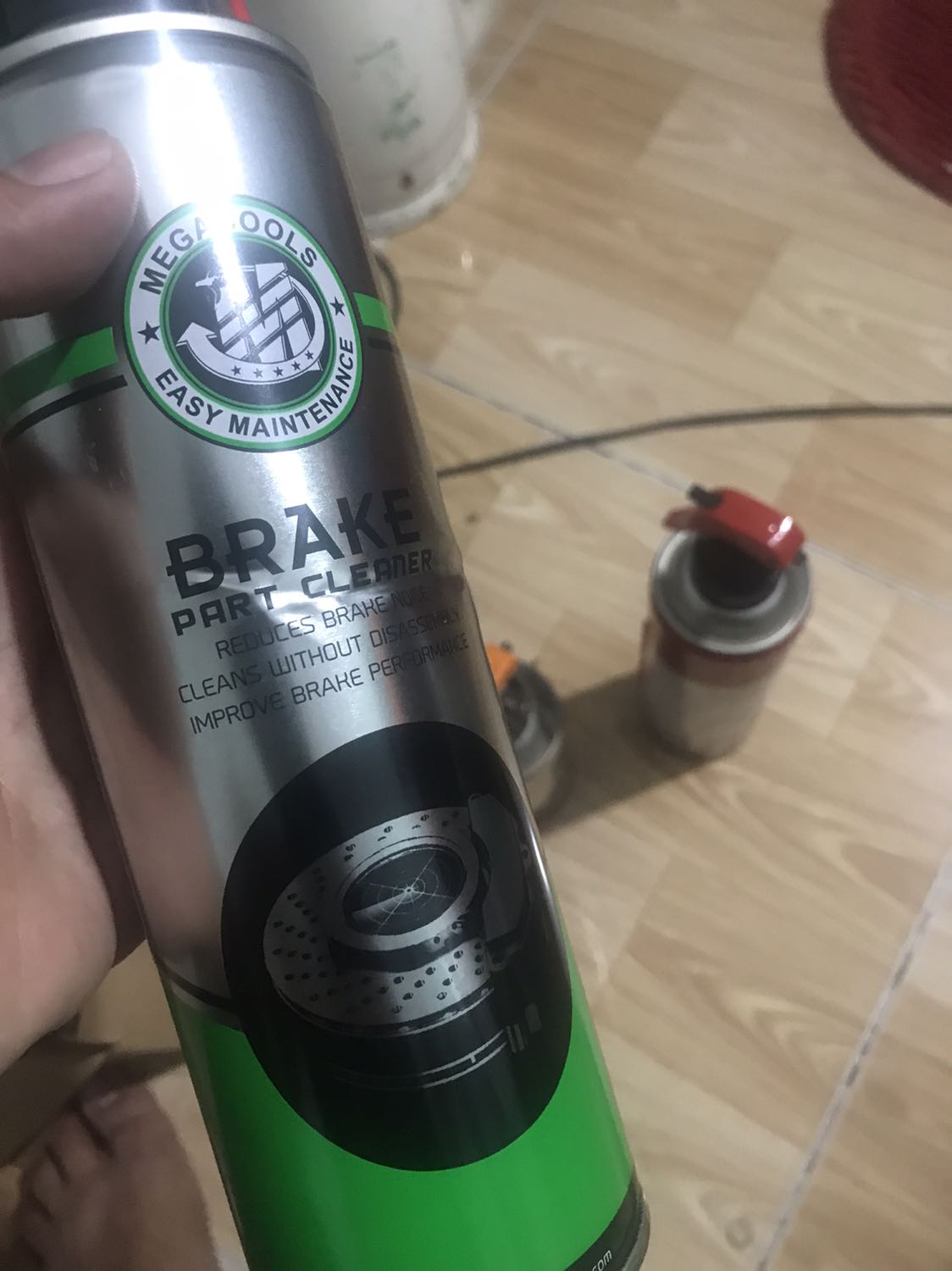 Sản phẩm bị cấn móp nhẹ.