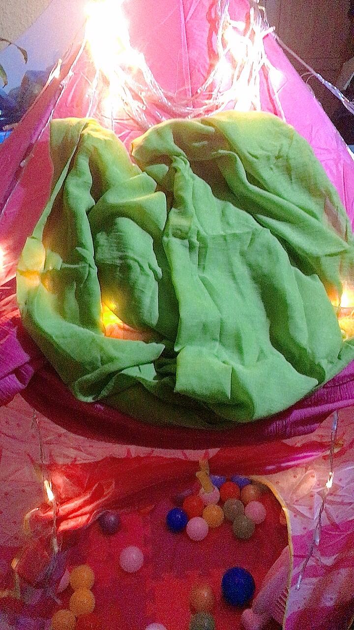 Khăn này mình đã mua nên mình biết. 
Khăn để trang trí cho đẹp thêm thôi chứ k phải khán ấm nha các bạn
Ok Sop!