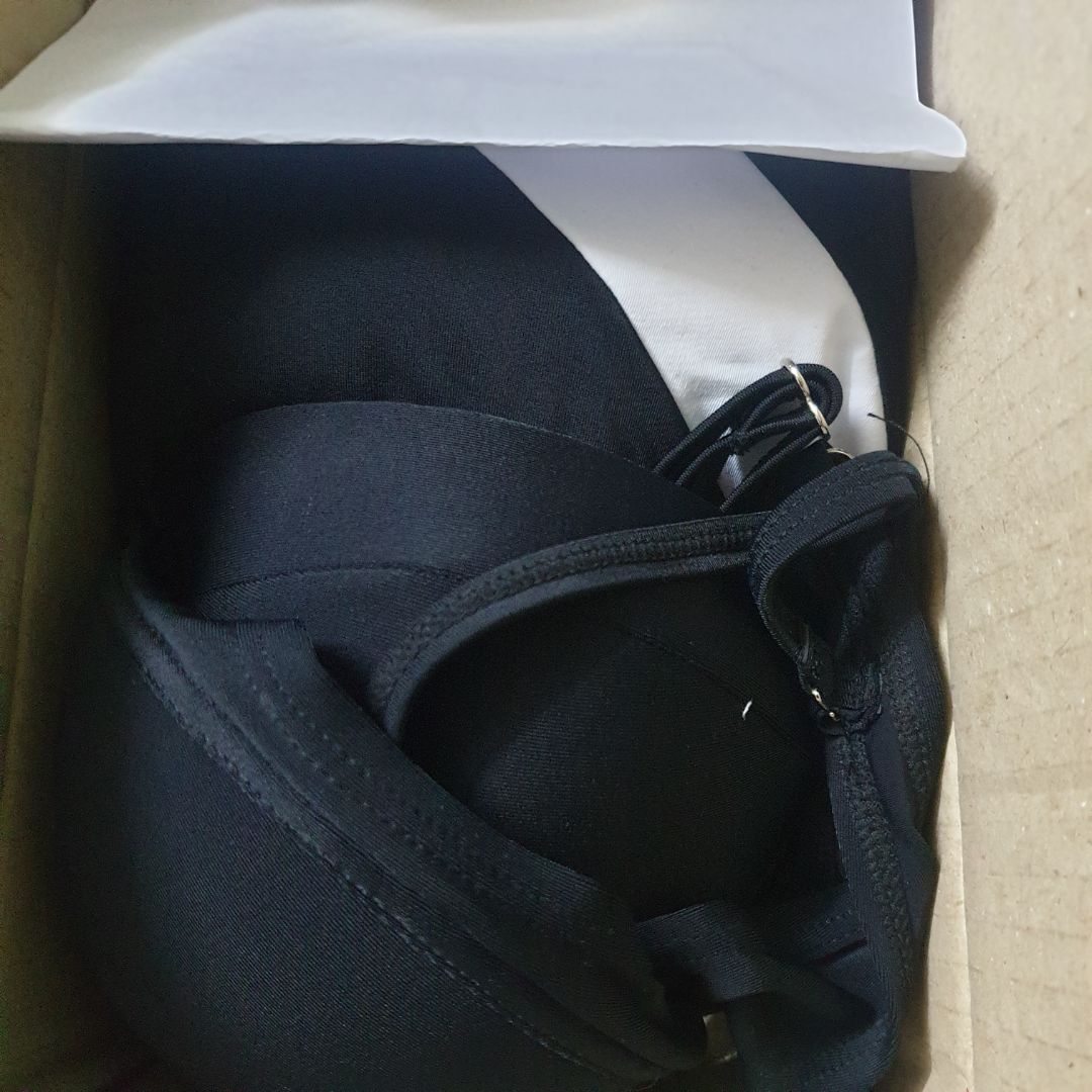 chất liệu ok, đường may ổn, nhưng vải ko co giãn nhiều.. Mình mua đúng size mà bận chật nứt hà.. đang nhờ hỗ trợ đổi size. hix hix chất liệu ok, đường may ổn, nhưng vải ko co giãn nhiều.. Mình mua đúng size mà bận chật nứt hà.. đang nhờ hỗ trợ đổi size. hix hix