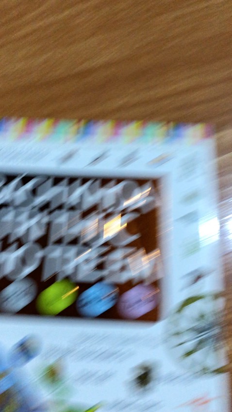 Sách đẹp, giao hàng nhanh, đóng gói ẩu, sách bị cong gáy, dù là sách bìa cứng. Rất tiếc là đánh giá ở Tiki còn phải kiểm duyệt mới được đăng. Lần trước mình mua quay video sách bị quăn mép, bẹp gáy, hộp bị rách, nhưng xem lại đánh giá không thấy video hay ảnh đâu. Cũng chẳng được xu, dù video, ảnh chụp, văn bản đầy đủ