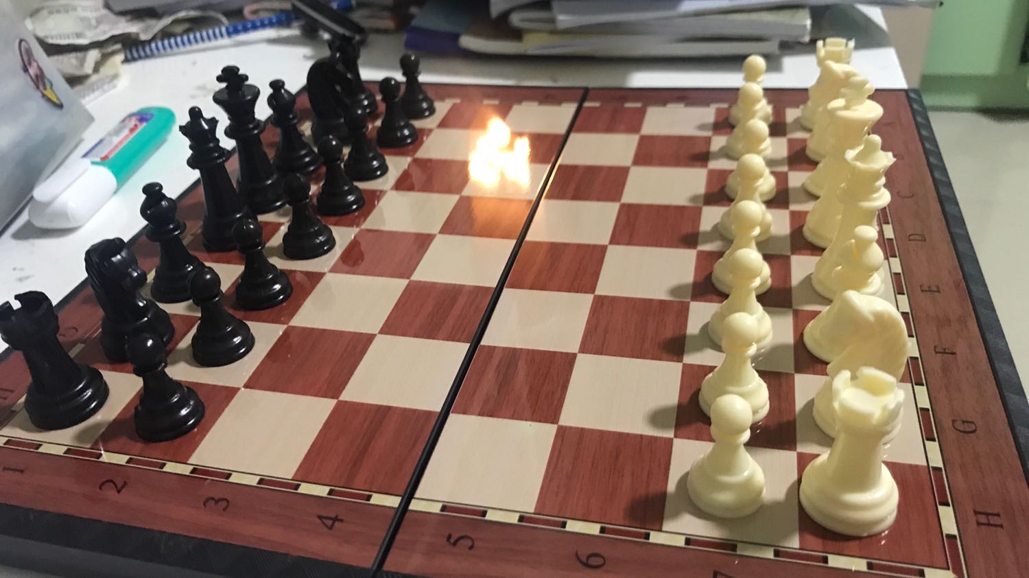 nam châm dính tốt, bàn cờ mới, nhỏ gọn đem đi mọi nơi. sẽ tiếp tục ủng hộ