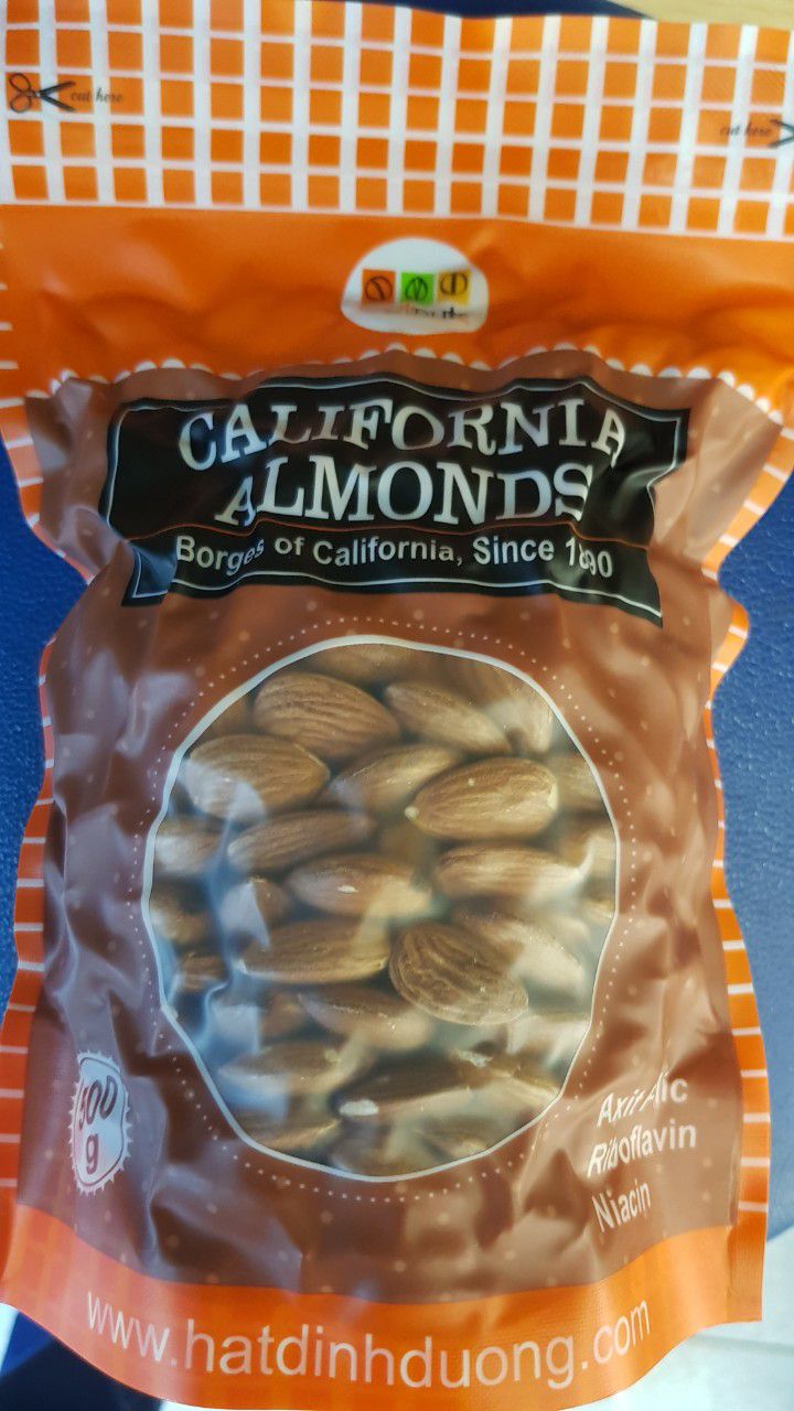 lần đầu tiên mua sản phẩm ăn uống trên tiki. Không thất vọng vì hạnh nhân ăn ngon, giòn, nhân trắng, chuẩn đúng như hình ảnh, túi đầy đặn, có hút chân không và khóa Ziplock. 
Nói chung là hài lòng, vừa túi tiền và sẽ tiếp tục mua những lần sau. Giao hàng nhanh. thanks tiki nhiều.