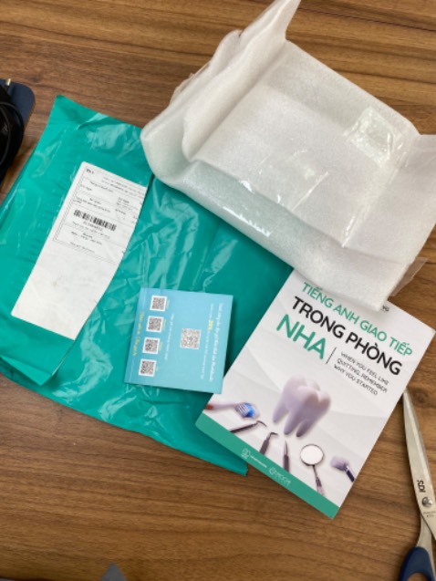 Thích mua sách ở Tiki vì uy tín. Nay đặt 2 cuốn thì chỉ giao 1 cuốn. Thất vọng.Đơn chỉ có 2 cuốn sách mà cũng thiếu hanhg. Không quay video khui hàng nên coi như mất. Sẽ không bao giờ đặt hàng nữa.