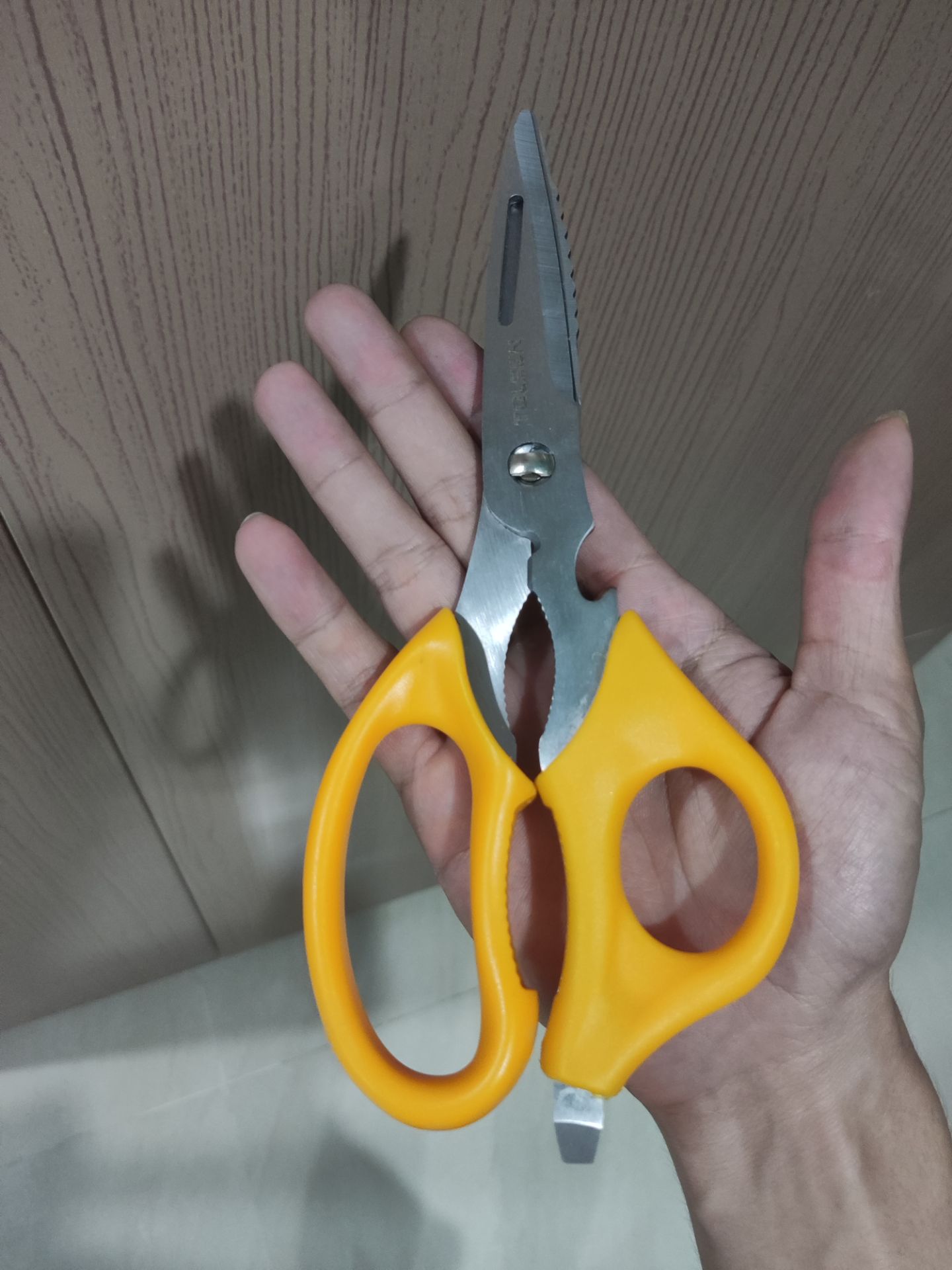 kéo bén, bản dày cầm chắc tay
hàng mới toanh như mô tả