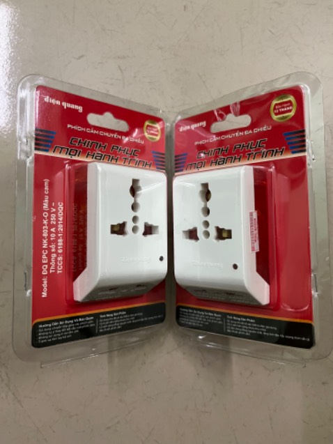 Thiết kế đẹp, chắc chắn, có 3 ngõ ra. Đầu vô là loại chân tròn to nên sẽ ko vừa với những ổ cắm loại nhỏ.