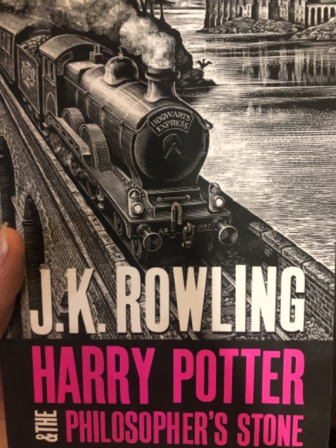 Sách ổn nhưng chất giấy thấy bình thường mà giao lâu quáhuhu cho 9/10 thoiii😢😢