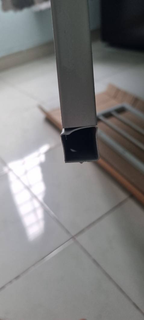 Về thẩm mỹ: Đẹp 9/10
Độ chắc chắn: khá ổn 8/10
Độ thiện: 6/10. Các đầu vít lồi lõm sau khi lắp.
Khá khó lắp đặt. Nữ mà mua về thì nên nhờ bạn nam lắp đặt giúp.