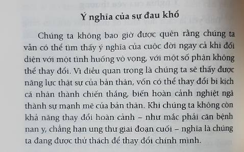Tiki mn chê gì chứ, riêng mảng sách thì không thể chê
Giao hàng nhanh, đóng gói tỉ mỉ, có chống sốc 
       ------*************************------
Nội dụng cuốn này riêng với t sau khi đọc đến 3/4 thì tui cảm thấynhay (như những gì t suy nghĩ, mong đợi).
Với phần 1 là 1 hồi kí được tóm gọn trong khoảng 120 trang nhưng không đi quá sâu vào chi tiết các tội ác man rợ của phát xít Đức (như những cuốn cùng chủ đề thường viết). Từ những câu chuyện độc đáo, kinh khủng trong trại tập trung tác giả đã làm rõ nên những bài học về tâm lí, về ý nghĩa cuộc sống. Nếu ta là các tù nhân trong trại tập trung, ta sẽ học được gì trong sự khổ đau ấy? Hay là sự đầu hàng số phận, buông xuôi. Tôi tin rằng ý nghĩa cuộc sống của mỗi người, của từng thời điểm là khác nhau. Nhưng cái cốt lõi là sống vì sự hy vọng, vì cái tươi sáng của tương lai. Trong hoàn cảnh nào khi xảy ra với mình dù tiêu cực, thì theo cách mn suy nghĩ nó có thể là 1 bài học hay ho, 1 "bàn đạp" cho tương lai.
CHỐT LẠI SÁCH HAY, NÊN MUA, 4*