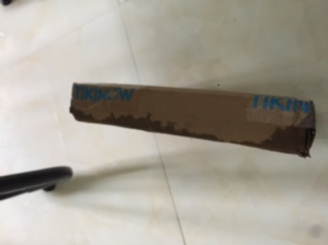 Mình thông cảm với bạn shipper trời mưa giao hàng vất vả nên vẫn đánh giá cao! Tuy nhiên lần này đóng gói và nhận hàng không tốt! Mong Tiki lưu ý trải nghiệm của khách hàng giúp mình với! Nếu là hàng mang tặng nữa thì quá buồn đó ạ! Sách mưa thấm hết các góc và bìa phải sấy để không bị bong ra...