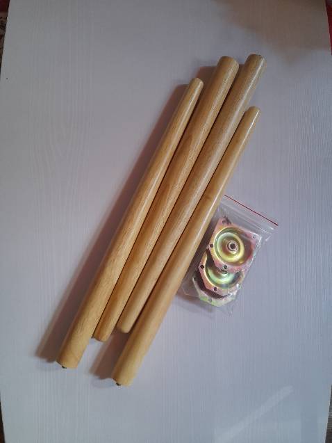 Mình nhận được sản phẩm tốt hơn so với giá. May mắn là vận chuyển ổn, mọi thứ đều lành lặn. Bàn 
thiết kế đơn giản, sang trọng, đẹp. Cảm ơn shop và tiki nhiều.