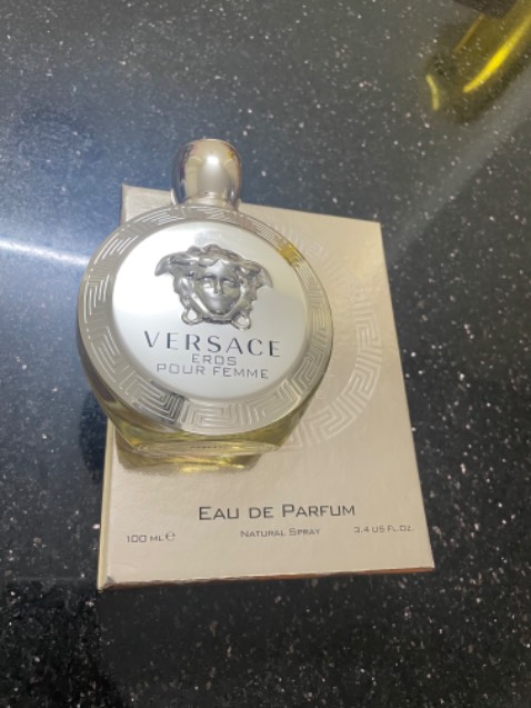 Lưu hương lâu, mùi dễ chịu. Giá hợp lí.