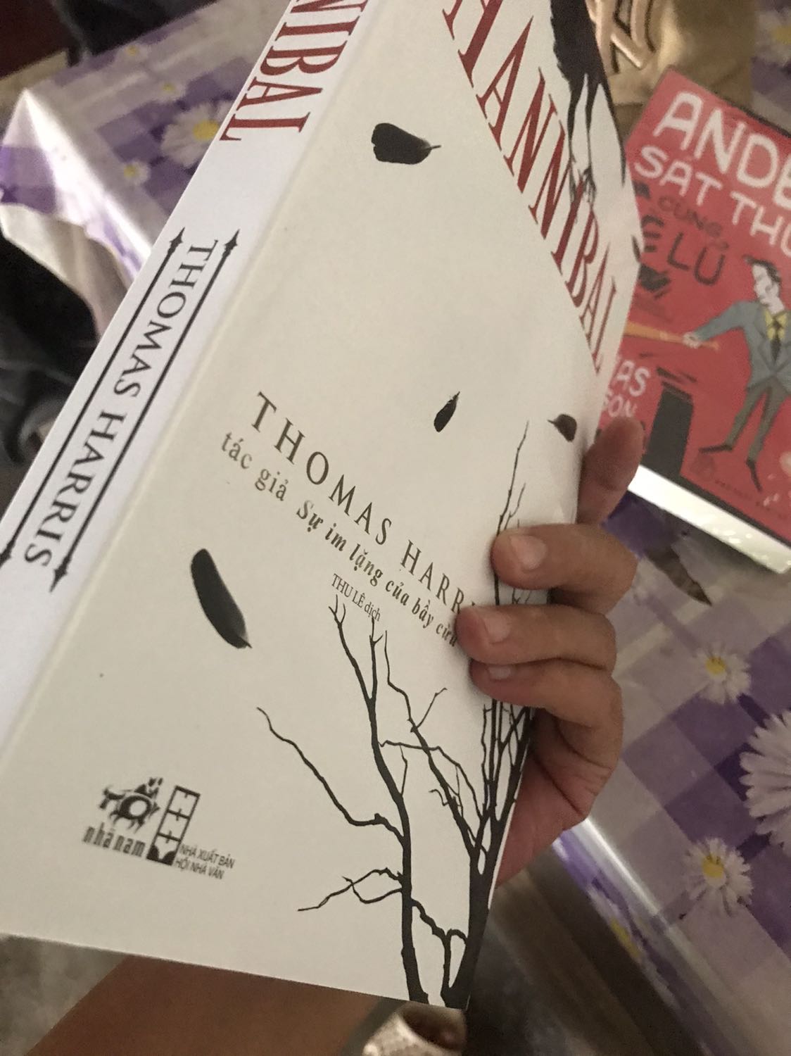 Mình có gói tikinow mà sao k dc bọc bằng bookcare hậy. Chỉ dc bọc nilon chống sốc 1 quyển trên 2 quyển đặt mua. Còn lại thì giao hàng nhanh hơn dự kiến 3 hôm sách mới tinh đẹp thơm tho sạch sẽ mua dc 1/2 giá nên cụng khá là ok. Tiki không..à chưa làm mình thất vọng khi mua sách bao giờ