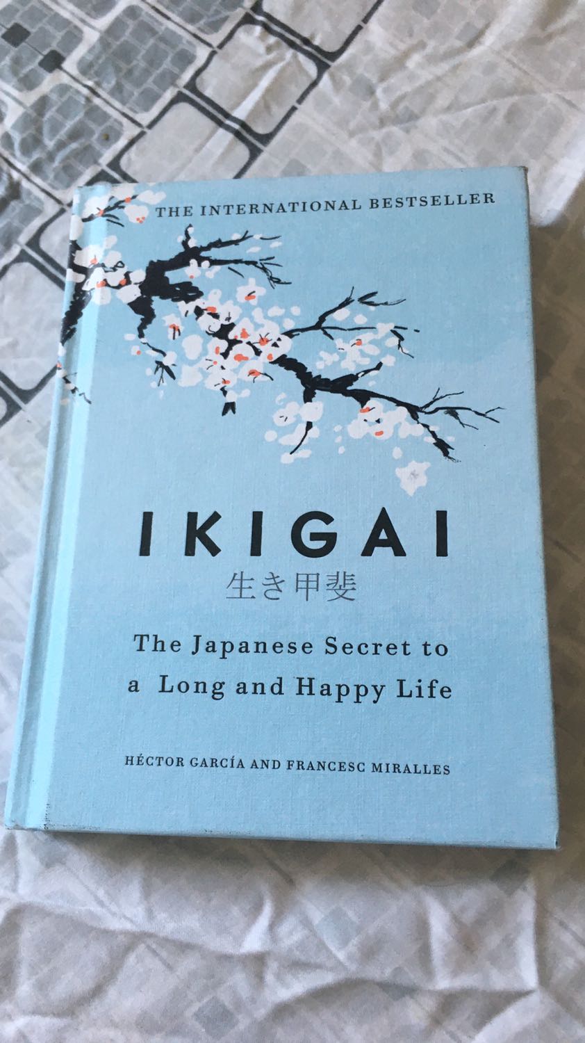 Sách giao nhanh, trang giấy đẹp va cứng, chữ được in rõ và dễ đọc. Đây là cuốn sách mà một người bạn giới thiệu cho mình nên mình đã thấy được giá trên tiki rất tốt nên mua luôn mà không ngần ngại.