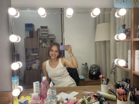 Đèn thiết kế dễ dàng cho chị em phụ nữa chủ động tháo lắp bật tắt, có đèn ưng lắm lun xài bữa giờ cũng trên 3 thâng, thấy khác bền và tốt