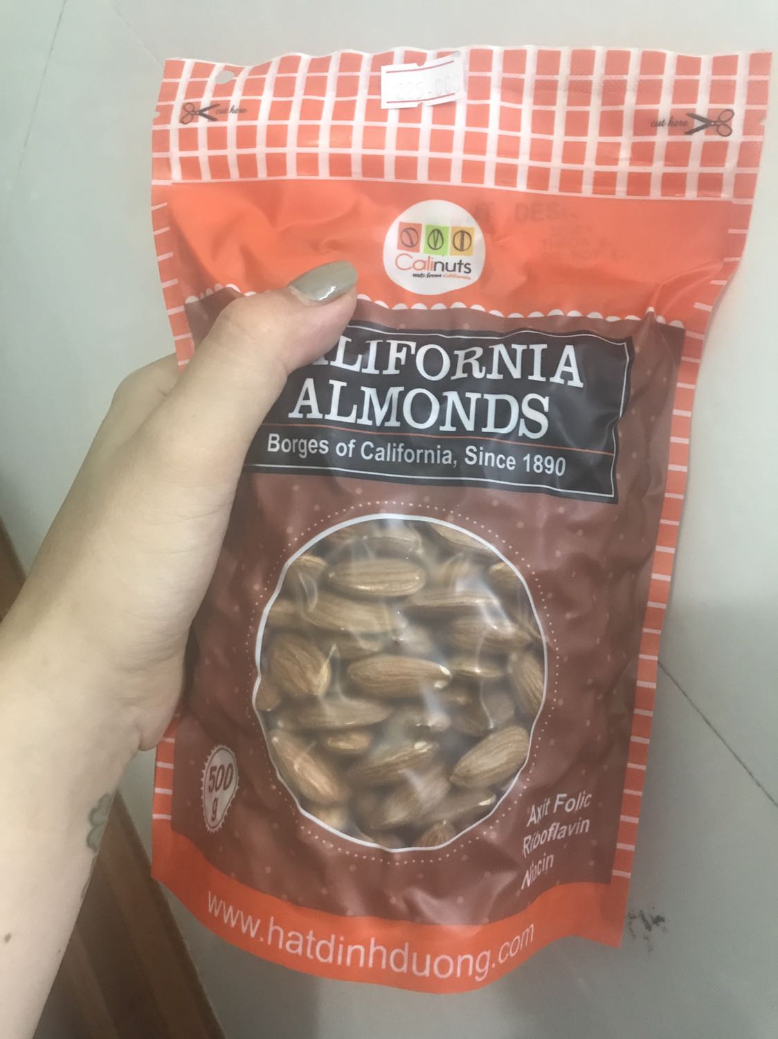 Đóng gói sản phẩm tốt,hút chân không cẩn thận 
Hạt hạnh nhân ăn rất béo ,thơm ngọt bùi tự nhiên của hạt ,hạt rất giòn ăn ko thấy hạt nào hư cả
Bản thân mình bầu nên rất yên tâm sử dụng sản phẩm của shop ,Sẽ ủng hộ shop dài dài