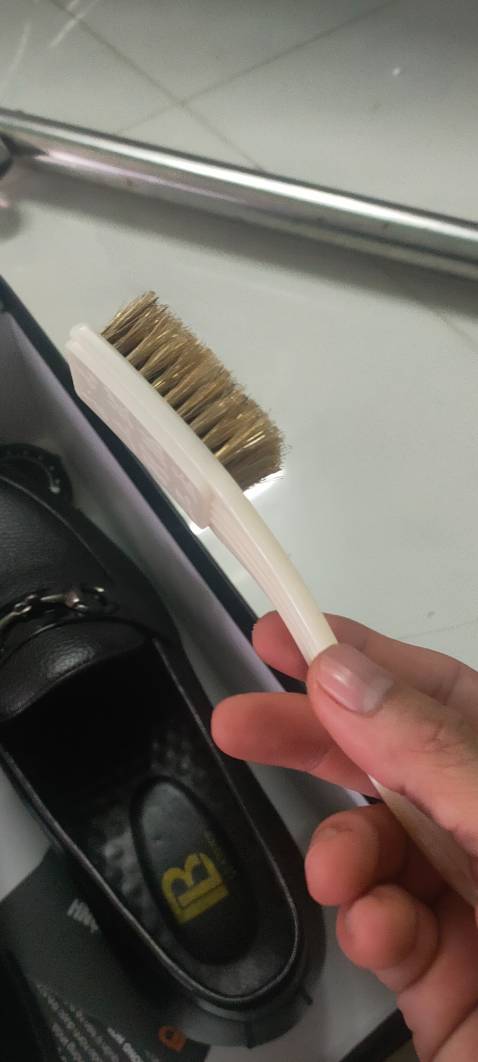 Giày đẹp. Vừa chân. Giao hàng nhanh. Được tặng xi đánh giày bàn chải và khăn lau. Sẽ wuay lại