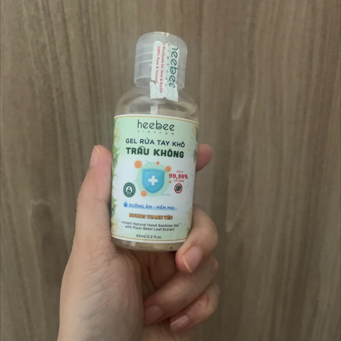 Chai nhỏ gọn, dễ dùng, rất thơm, dùng liên tục mà không ko da.