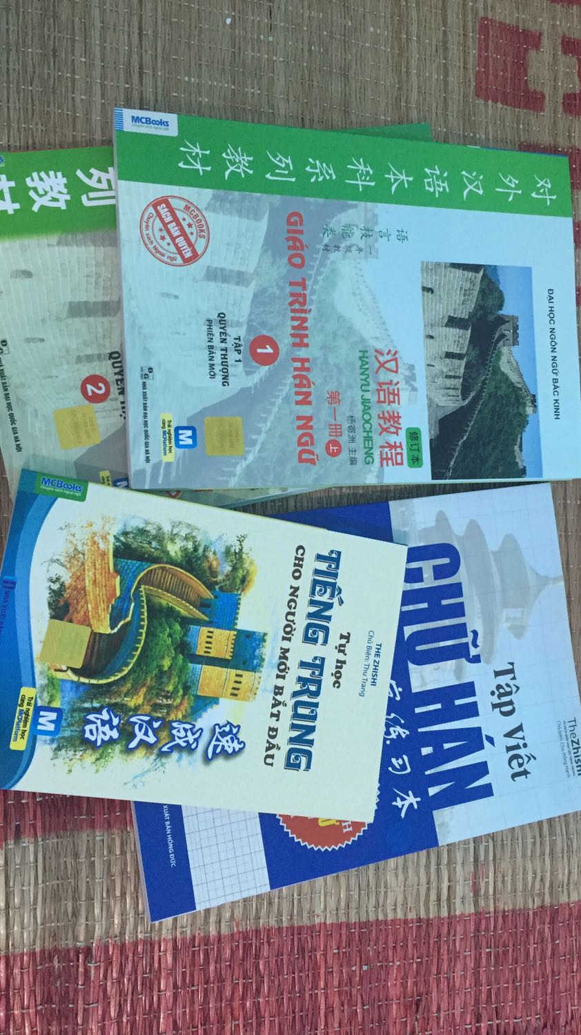 Giao hàng nhanh, sách mới không bị bóp méo hay rách dù lúc giao hàng trời có mưa.