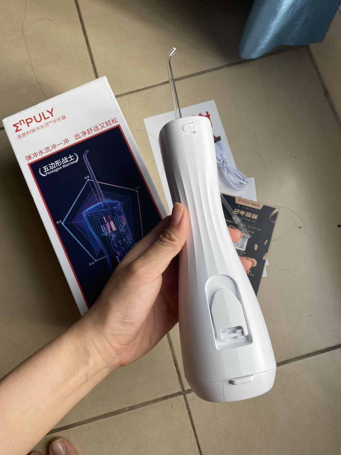 Ui, máy xịn xò chắc tay lắm ạ. Lực nước cũng mạnh, ổn áp. Hộp lẫn đóng gói chất lượng lắm ạ. 5 sao, highly recommend mn nên mua ạ. Ui, máy xịn xò chắc tay lắm ạ. Lực nước cũng mạnh, ổn áp. Hộp lẫn đóng gói chất lượng lắm ạ. 5 sao, highly recommend mn nên mua ạ.